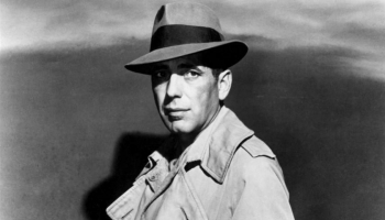 Humphrey Bogart - trencz, papieros i fedora